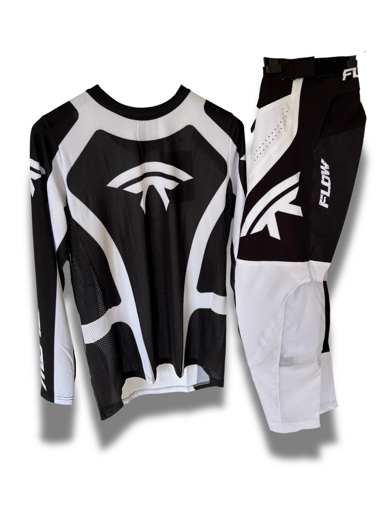 Flow SZN25 black/white