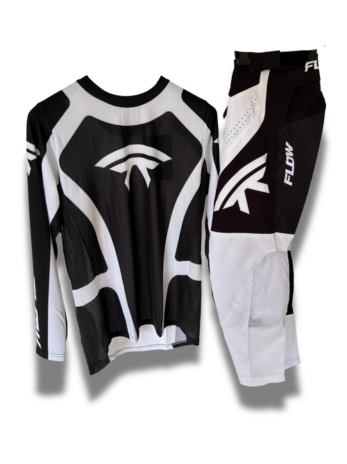 Flow SZN25 black/white