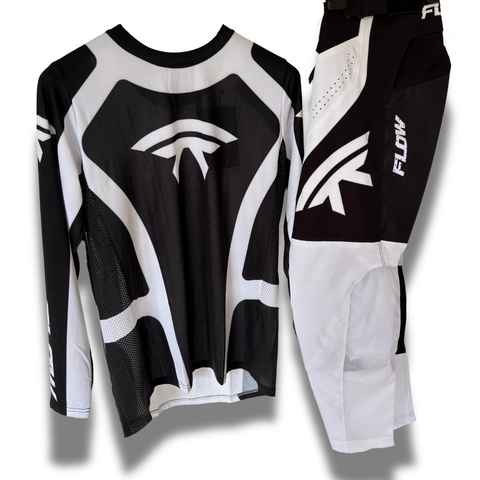 Flow SZN25 black/white